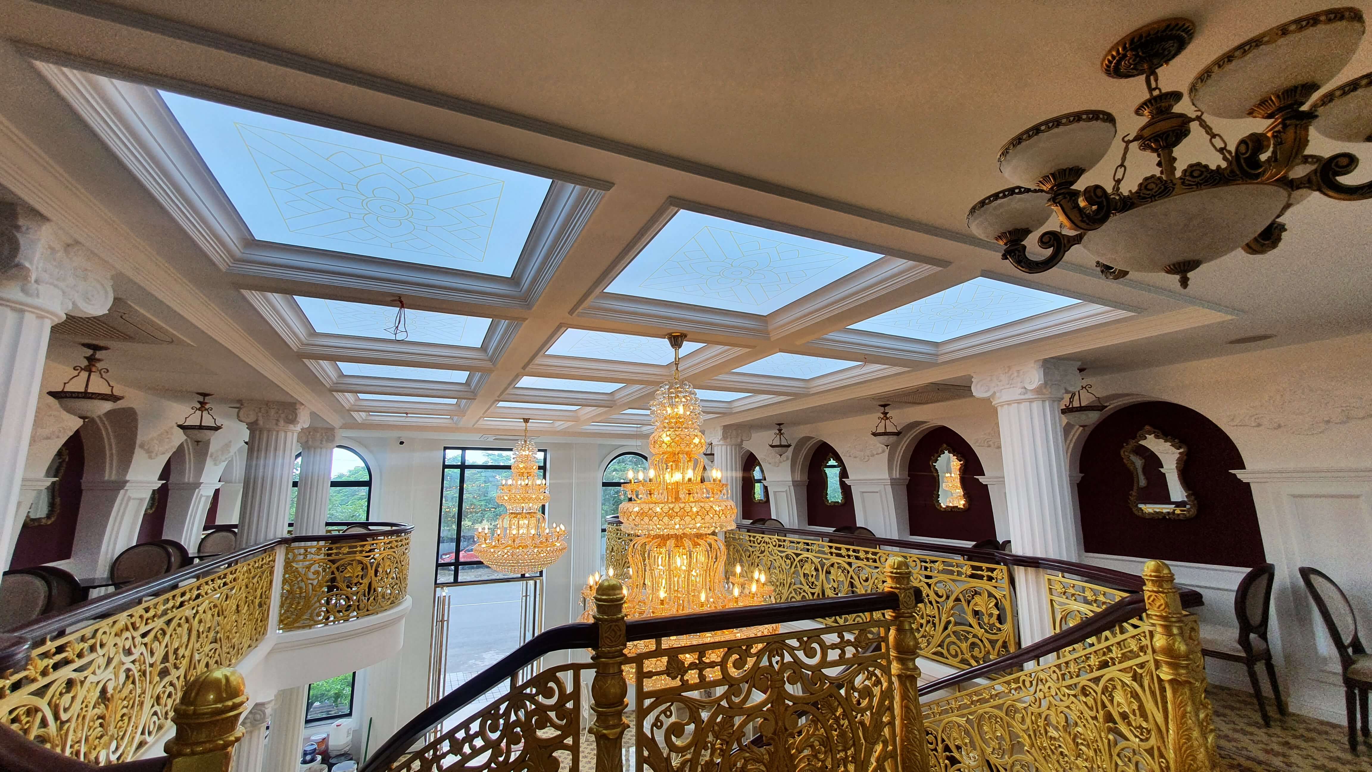 Đèn Trần Xuyên Sáng – Sự Kết Hợp Hoàn Hảo Giữa Thẩm Mỹ và Chức Năng