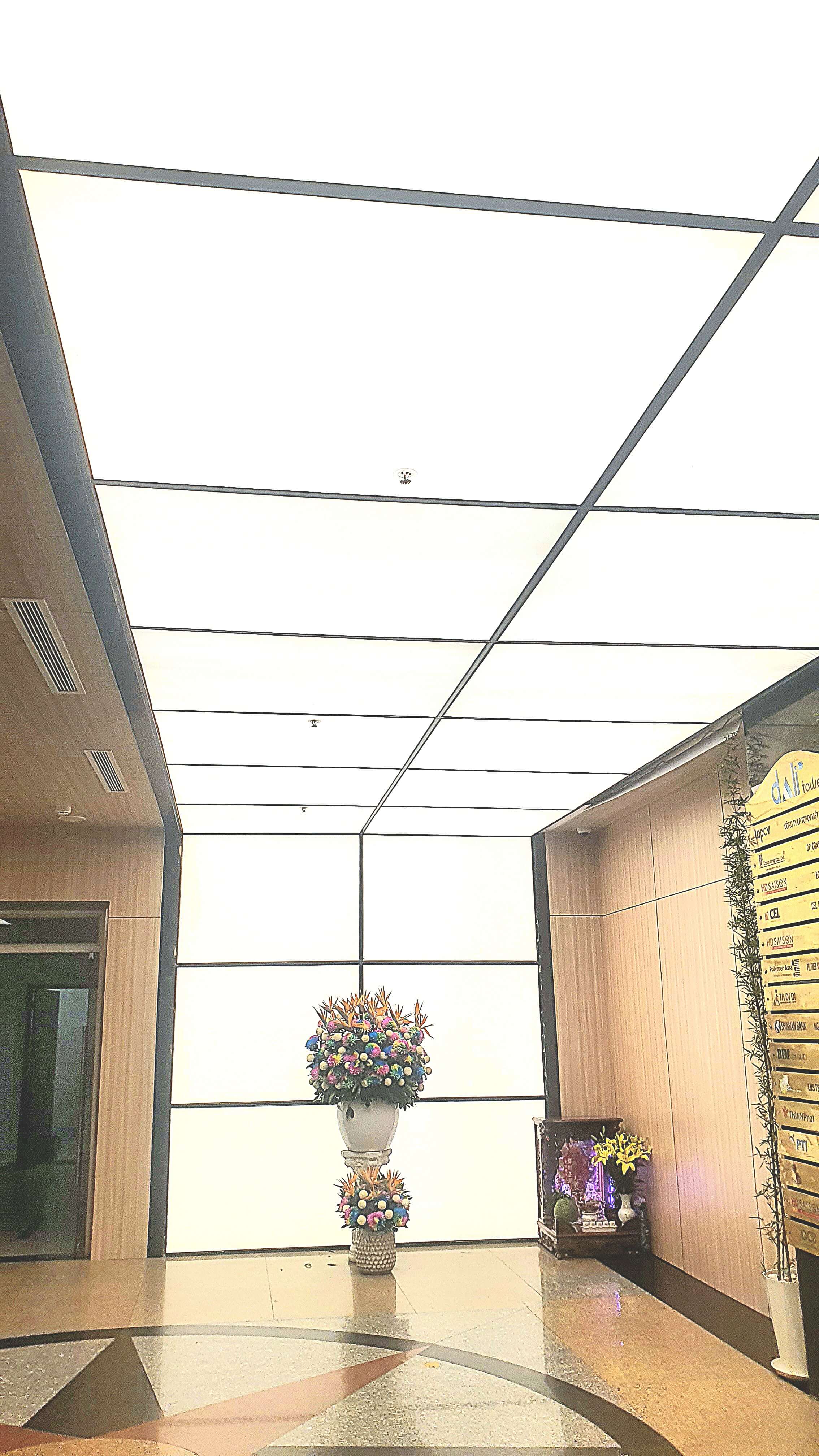 ảnh sản phẩm Đèn Trần Xuyên Sáng – Sự Kết Hợp Hoàn Hảo Giữa Thẩm Mỹ và Chức Năng