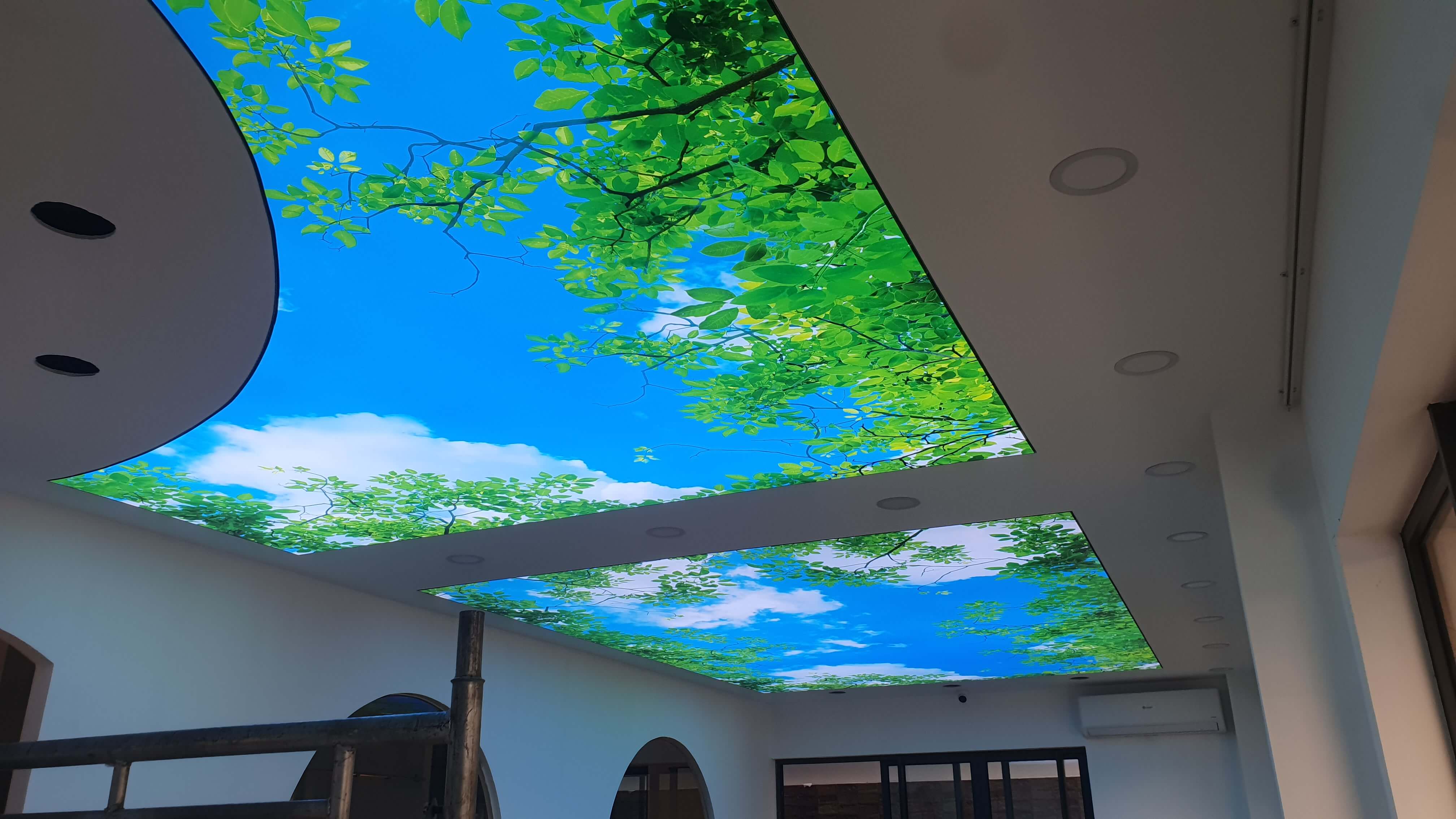 ảnh sản phẩm Đèn Trần Xuyên Sáng – Sự Kết Hợp Hoàn Hảo Giữa Thẩm Mỹ và Chức Năng