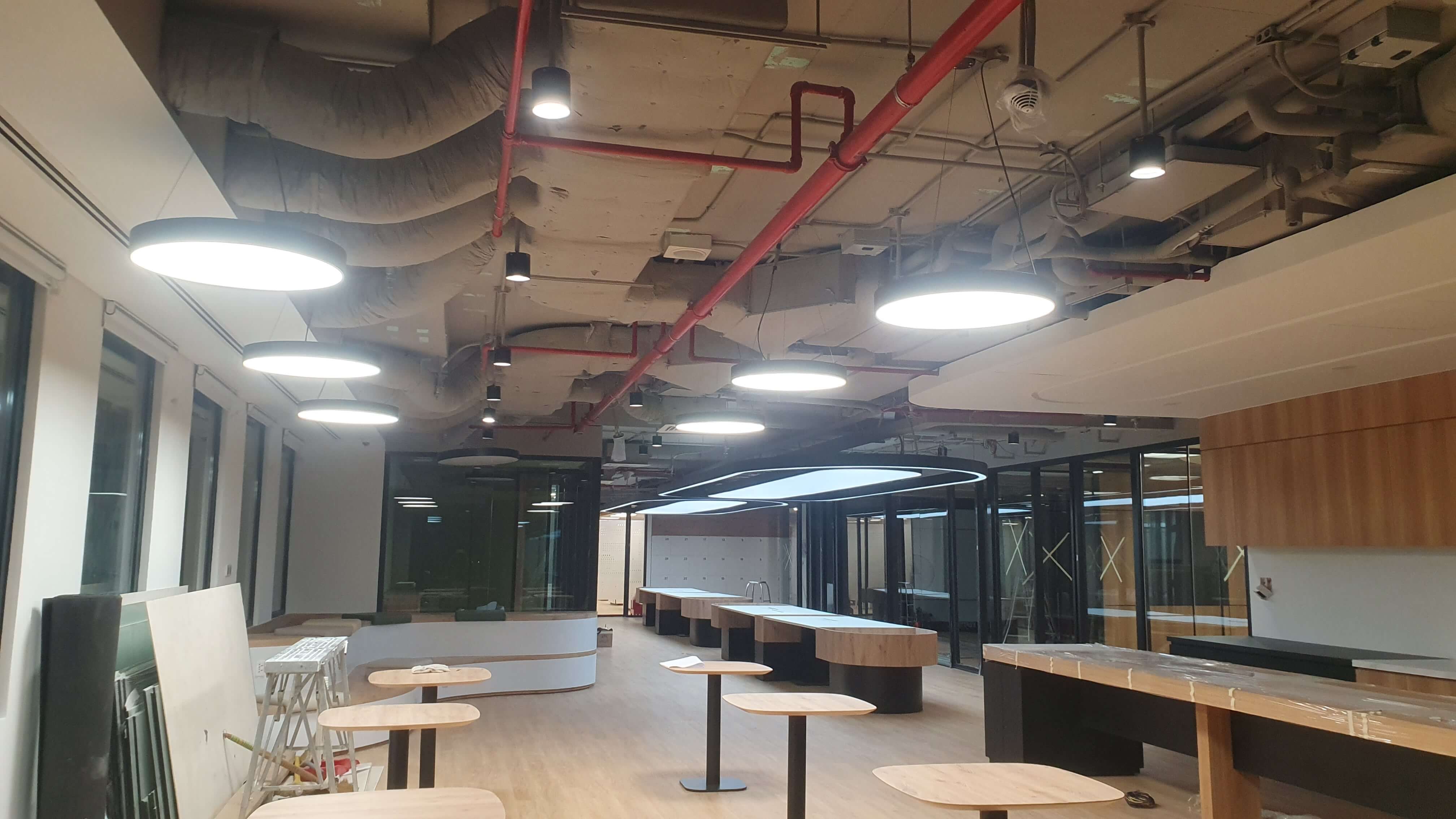 đèn nhôm gia công – Sự Kết Hợp Hoàn Hảo Giữa Thẩm Mỹ và Chức Năng