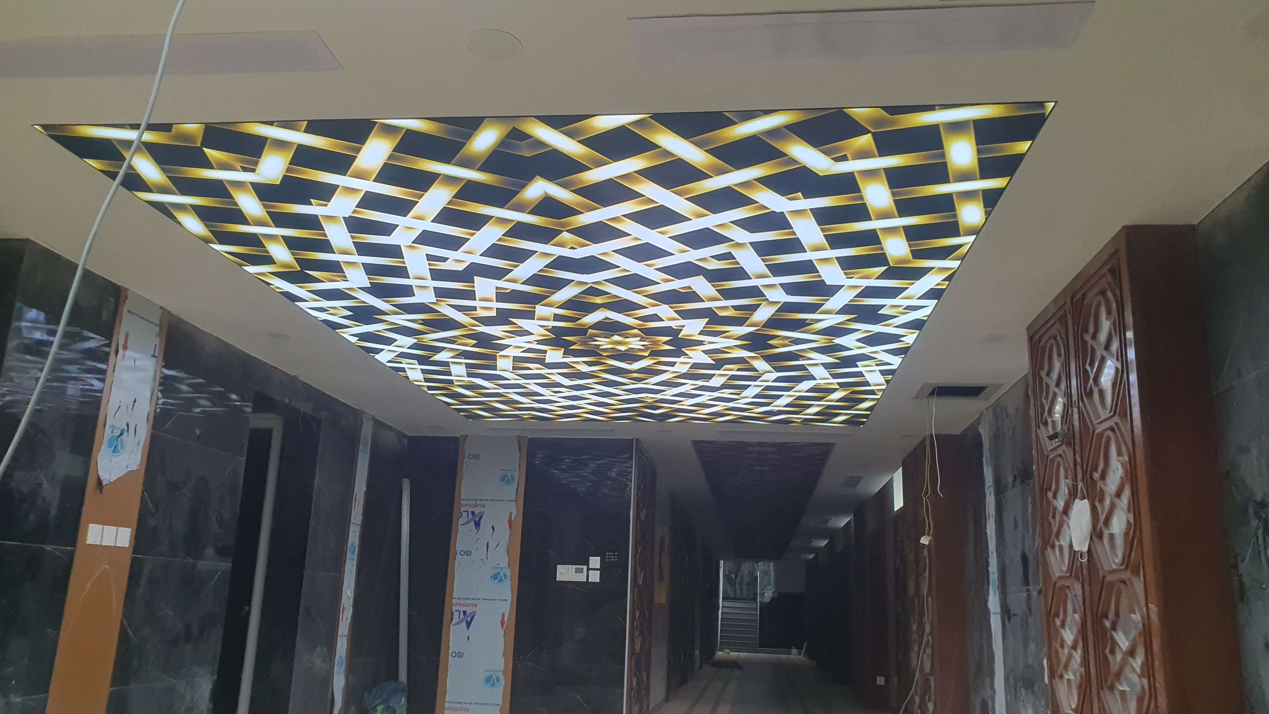 ảnh sản phẩm Đèn Trần Xuyên Sáng – Sự Kết Hợp Hoàn Hảo Giữa Thẩm Mỹ và Chức Năng