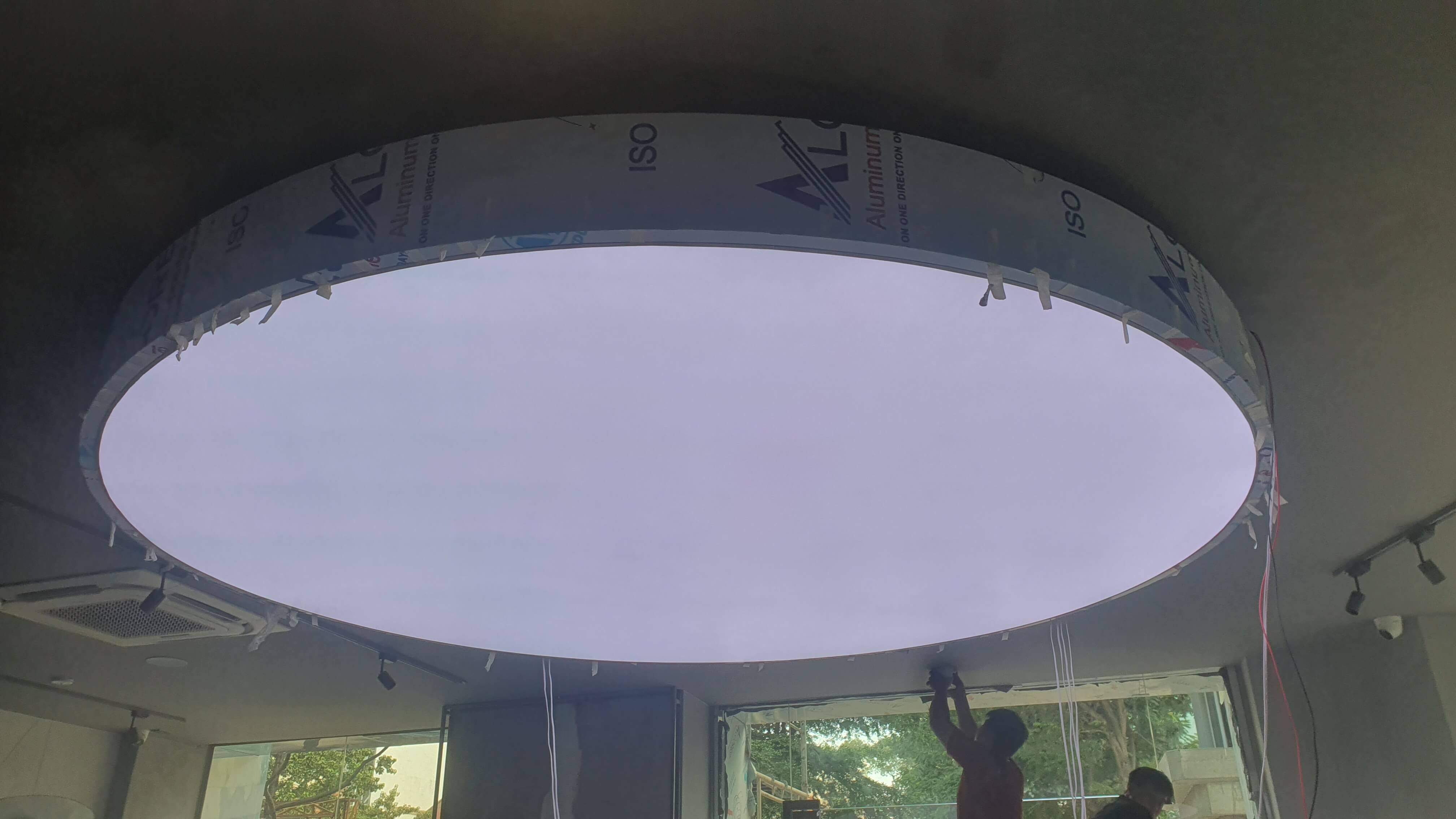 Đèn nhôm treo ty – Sự Kết Hợp Hoàn Hảo Giữa Thẩm Mỹ và Chức Năng