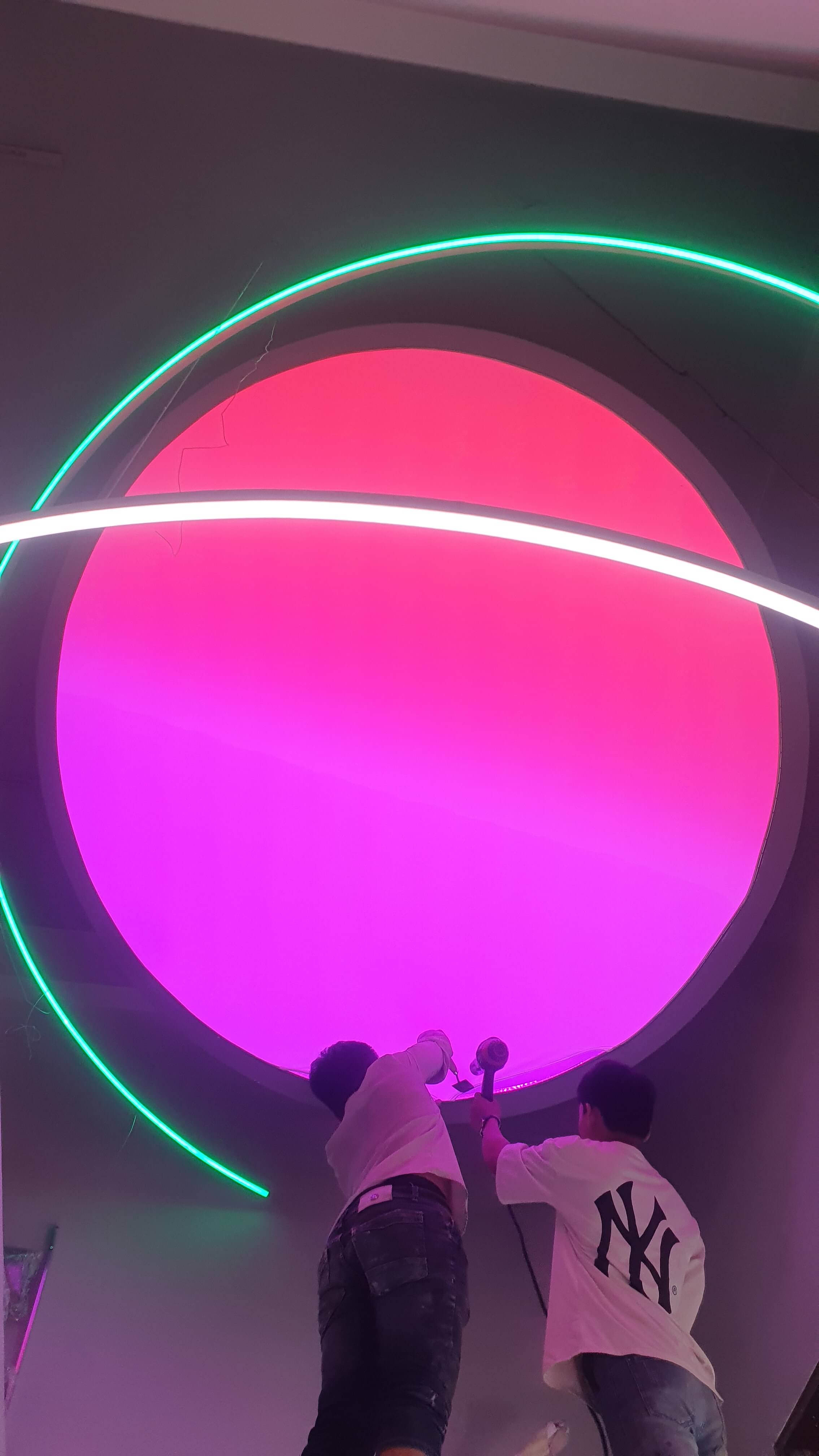 ảnh sản phẩm đèn nhôm gia công – Sự Kết Hợp Hoàn Hảo Giữa Thẩm Mỹ và Chức Năng