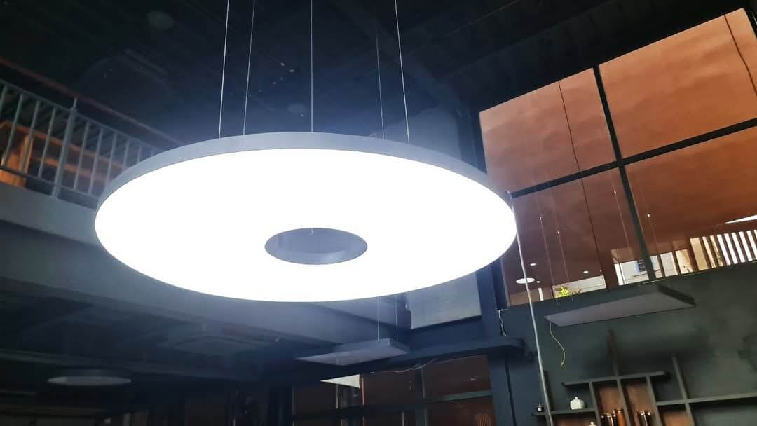ảnh sản phẩm Đèn Trần Xuyên Sáng – Sự Kết Hợp Hoàn Hảo Giữa Thẩm Mỹ và Chức Năng
