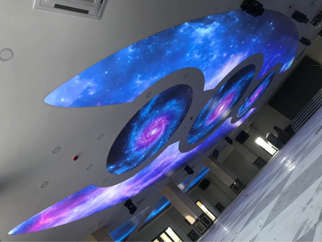 ảnh sản phẩm Đèn Trần Xuyên Sáng – Sự Kết Hợp Hoàn Hảo Giữa Thẩm Mỹ và Chức Năng