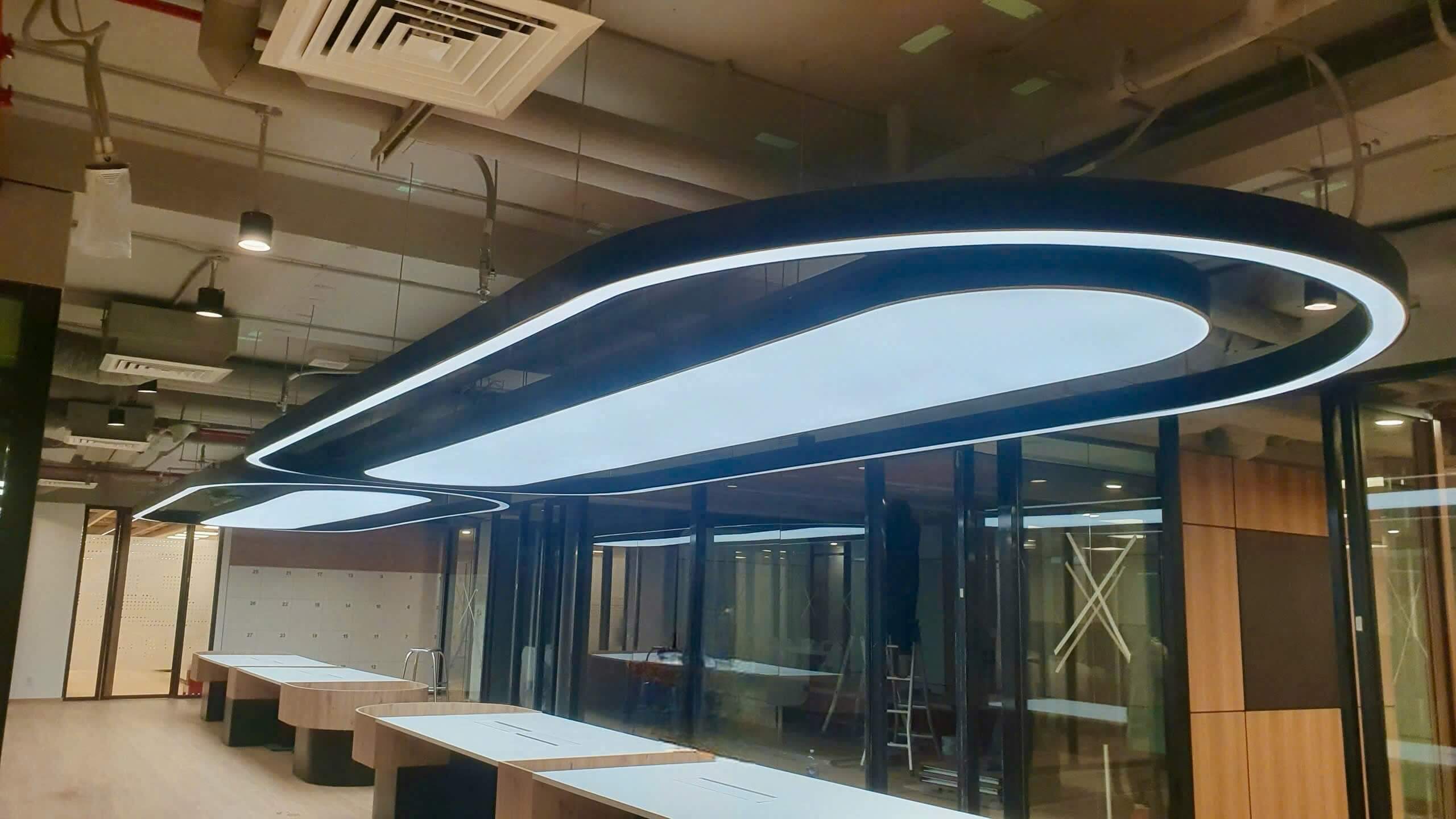 Đèn Trần Xuyên Sáng – Sự Kết Hợp Hoàn Hảo Giữa Thẩm Mỹ và Chức Năng