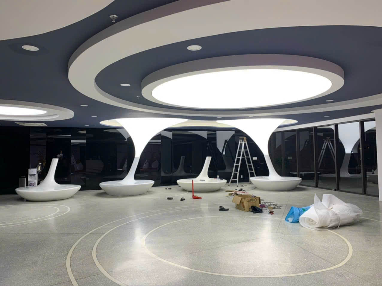 ảnh sản phẩm Đèn Trần Xuyên Sáng – Sự Kết Hợp Hoàn Hảo Giữa Thẩm Mỹ và Chức Năng